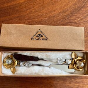 DARY Rees RARE New in Original Box Vintage Handcrafted Rose Butter Knives Set